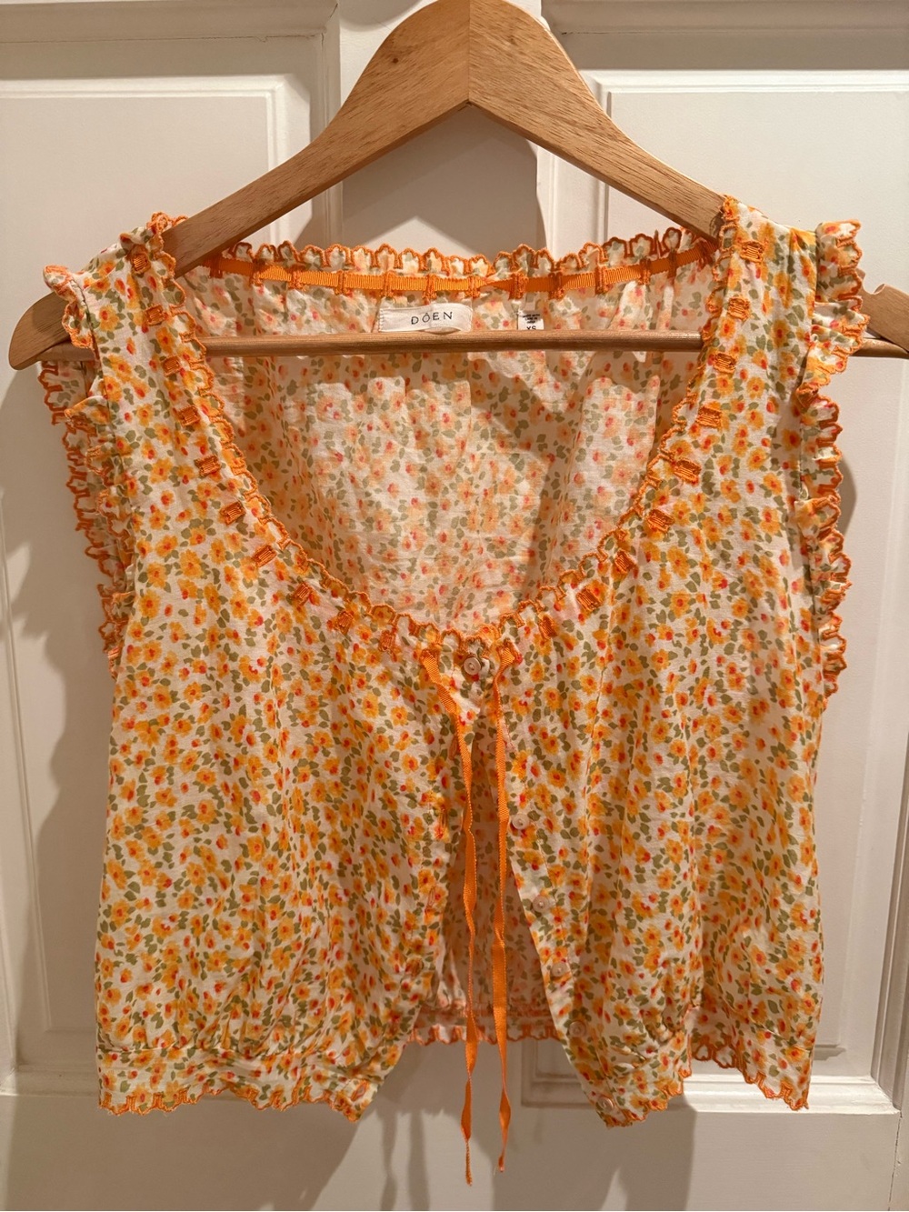 Doen Cream and Orange Floral Ruffle Tie-Front Blouse